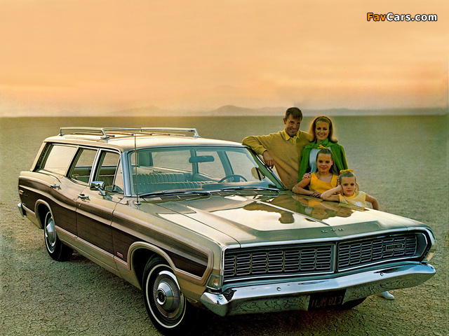 Images of Ford LTD Country Squire Station Wagon 1968 (640 x 480)