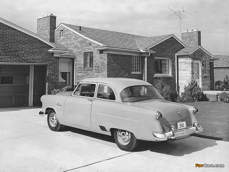 Images of Ford Mainline Tudor Sedan (70A) 1952 (800 x 600)