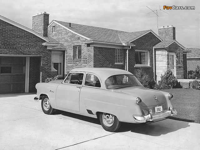 Images of Ford Mainline Tudor Sedan (70A) 1952 (640 x 480)
