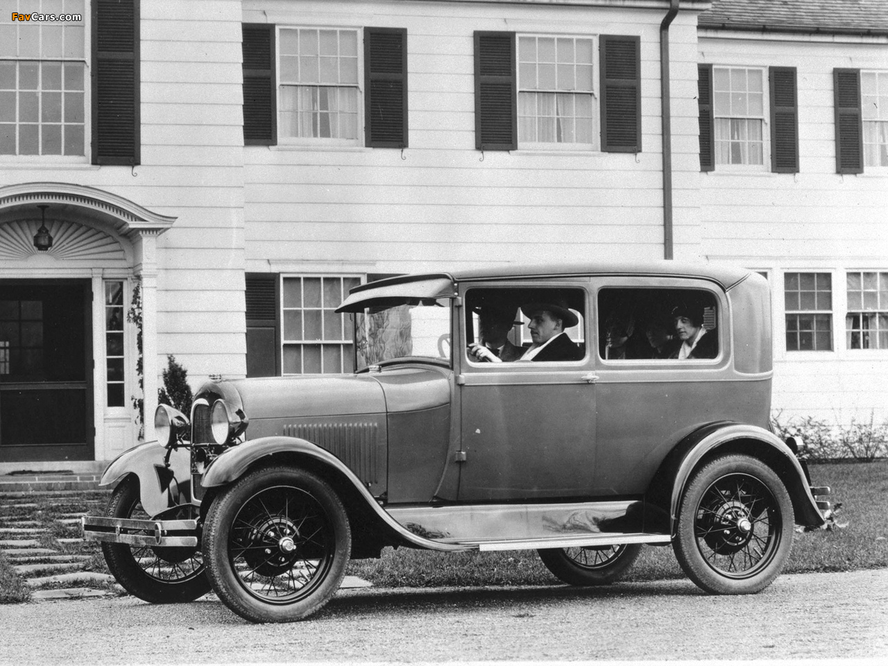 Photos of Ford Model A Tudor Sedan (55A) 1927–29 (1280 x 960)