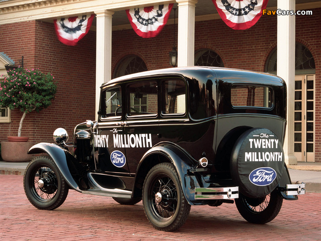 Photos of Ford Model A Town Sedan 1930–31 (640 x 480)
