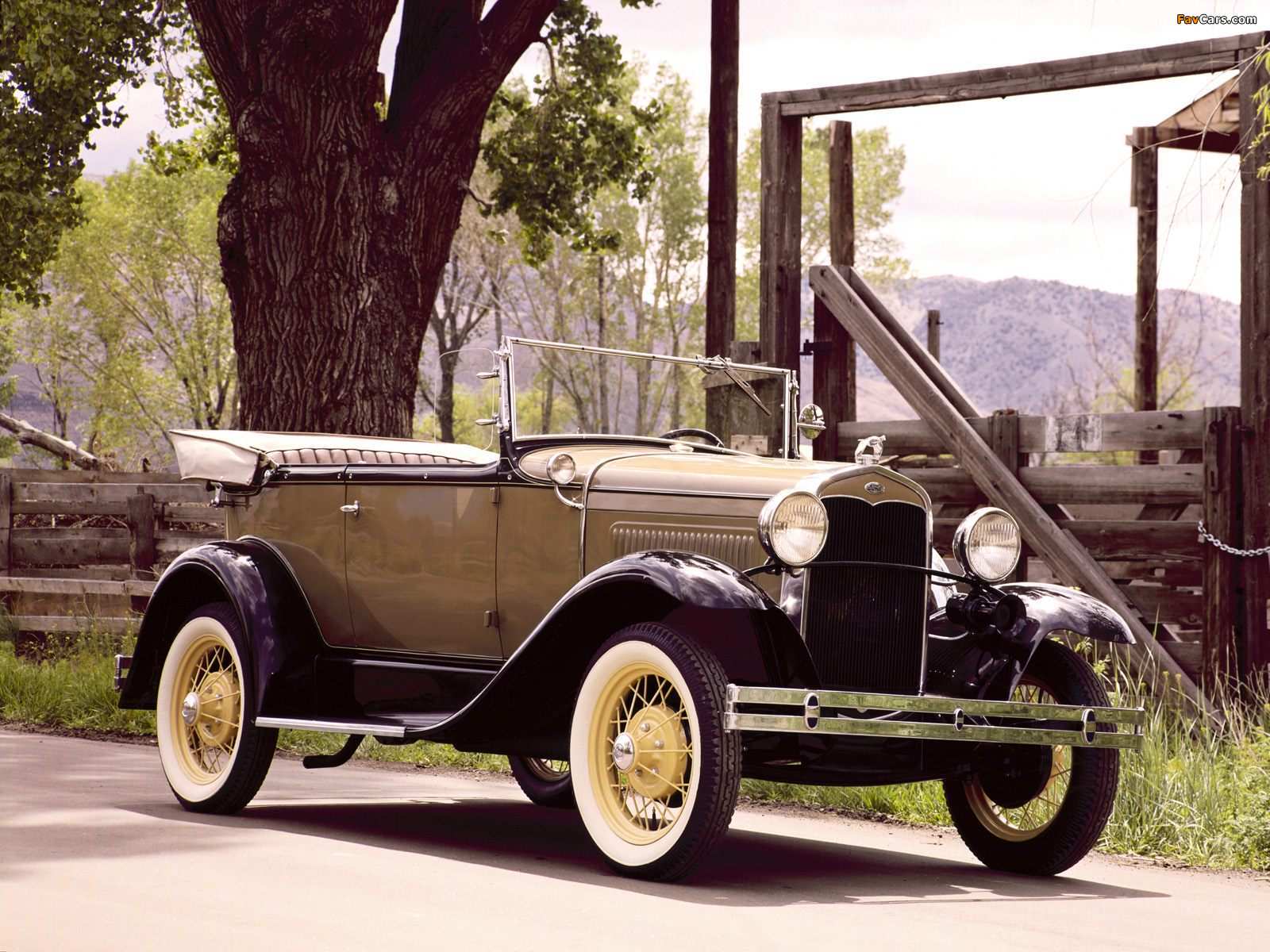 Photos of Ford Model A 2-door Phaeton (180B) 1930–31 (1600 x 1200)