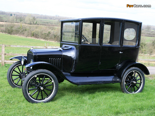 Images of Ford Model T Center Door Sedan 1915–23 (640 x 480)