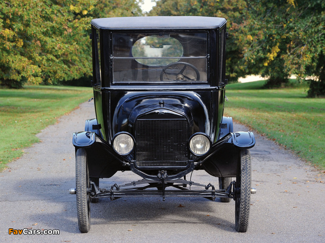 Photos of Ford Model T Center Door Sedan 1915–23 (640 x 480)