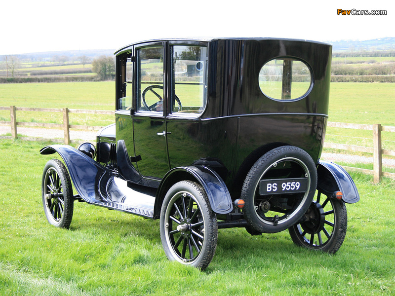 Photos of Ford Model T Center Door Sedan 1915–23 (800 x 600)
