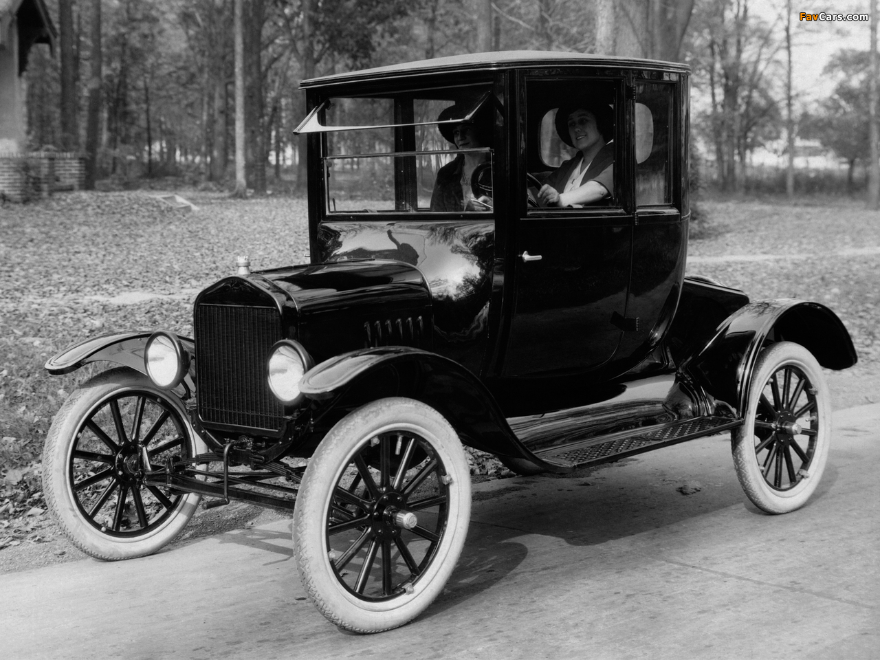 Photos of Ford Model T Coupe 1920 (1280 x 960)