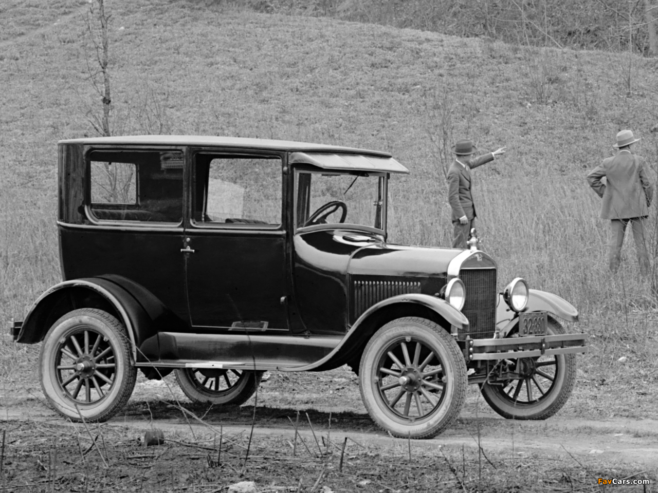 Photos of Ford Model T Tudor Sedan 1926 (1280 x 960)