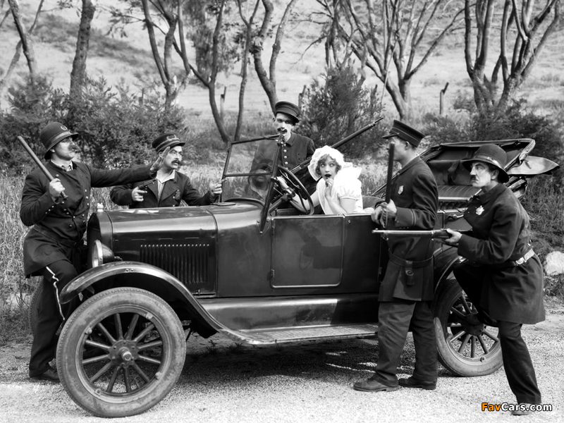 Photos of Ford Model T Fordor Touring 1926 (800 x 600)