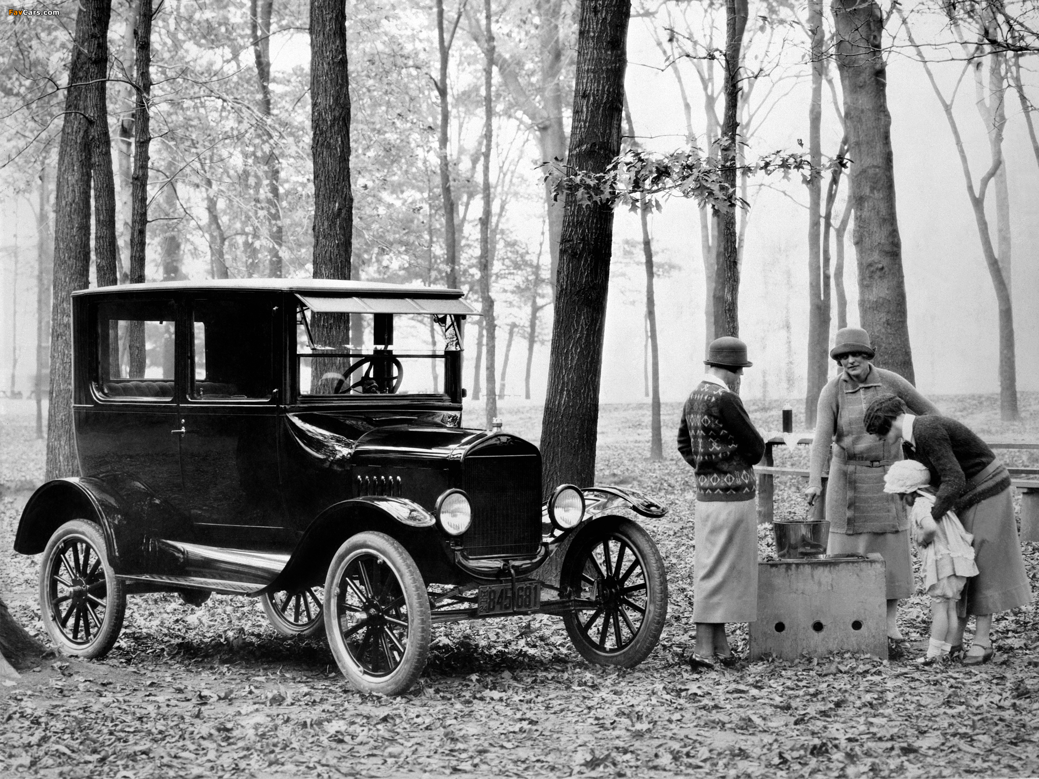 Pictures of Ford Model T Tudor Sedan 1923–25 (2048 x 1536)