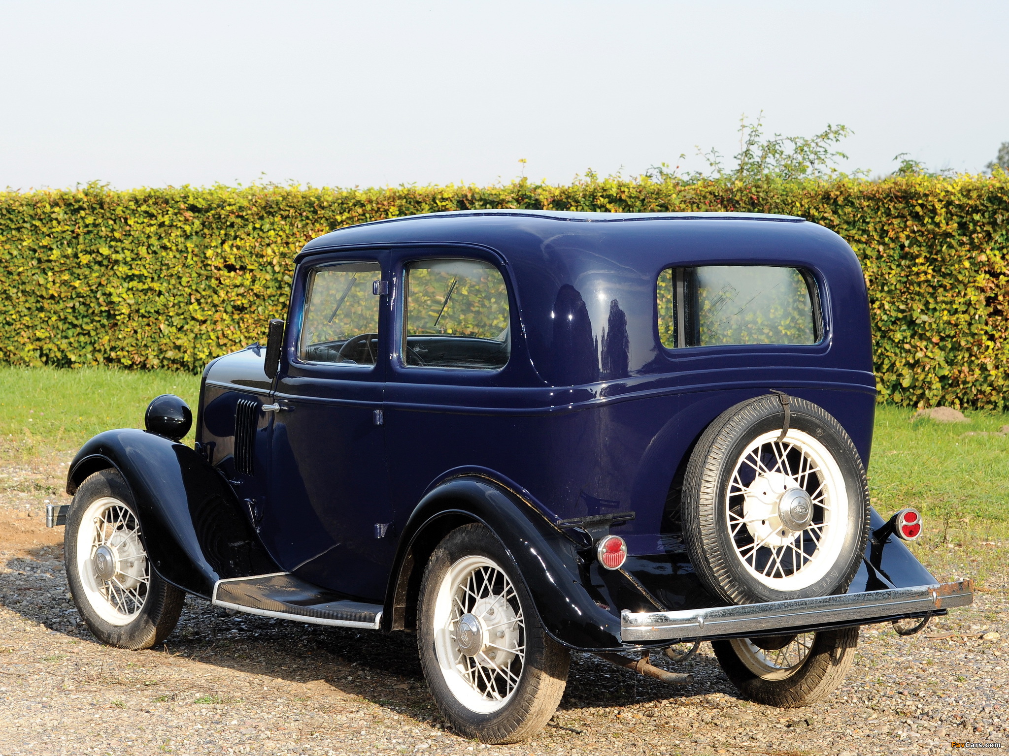 Ford Model Y Long Rad Tudor Saloon 1933–37 wallpapers (2048 x 1536)