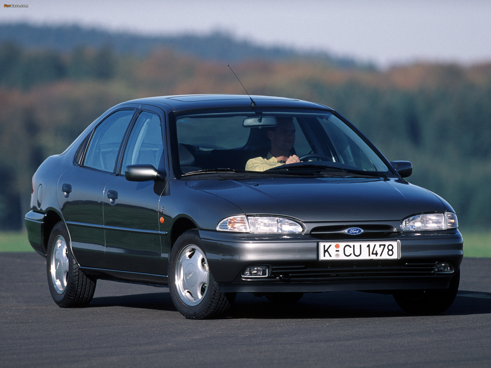 Ford Mondeo Hatchback 1993–96 wallpapers (2048 x 1536)