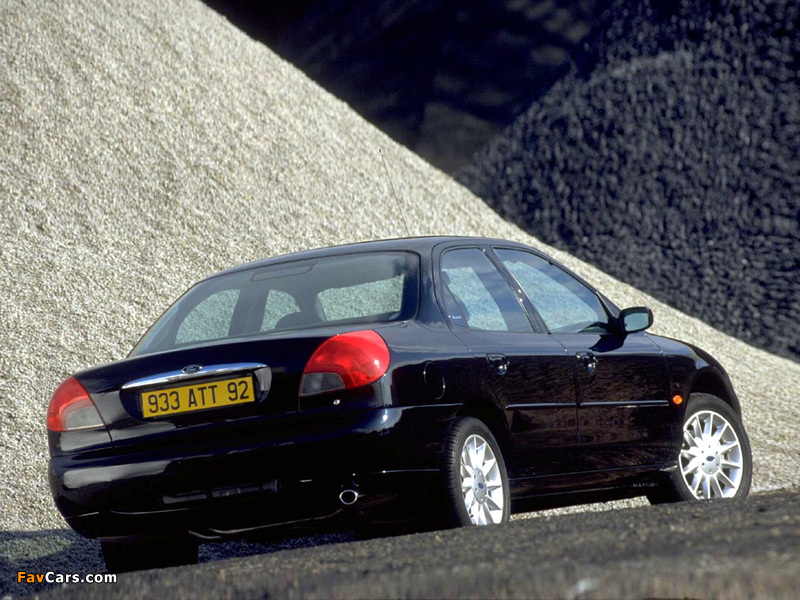 Ford Mondeo Sedan 1996–2000 pictures (800 x 600)