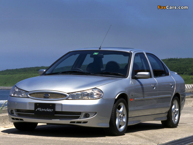 Ford Mondeo Sedan JP-spec 1996–2000 pictures (640 x 480)