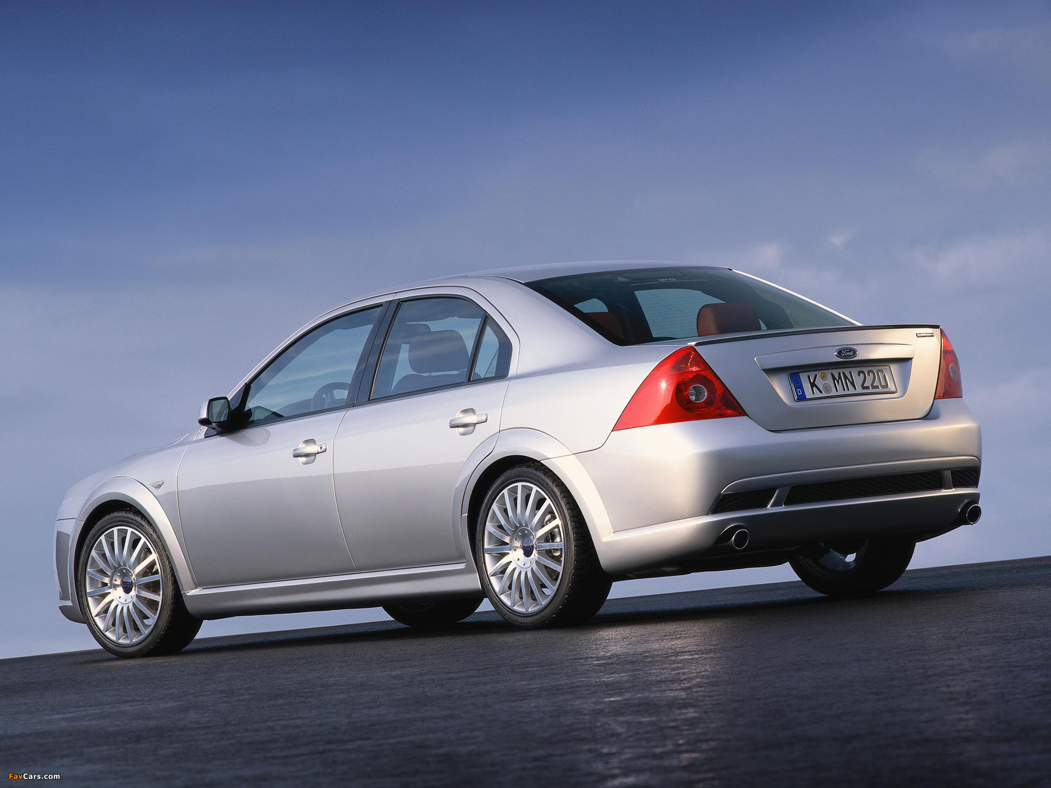 Ford Mondeo ST220 Sedan 2002–04 wallpapers (2048 x 1536)