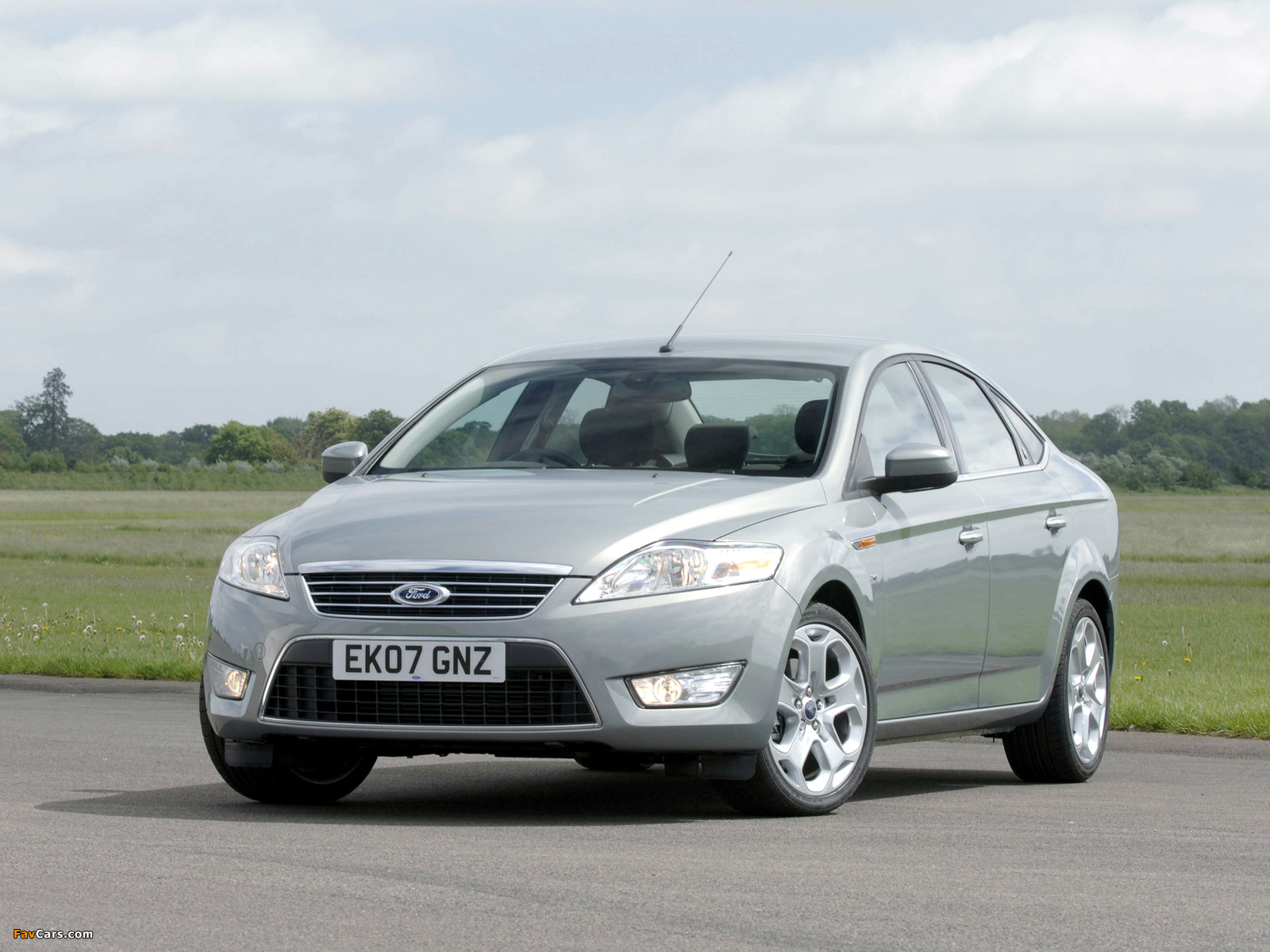 Ford Mondeo Sedan UK-spec 2007–10 photos (1600 x 1200)