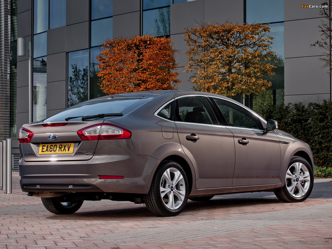 Ford Mondeo Hatchback UK-spec 2010–13 images (1280 x 960)