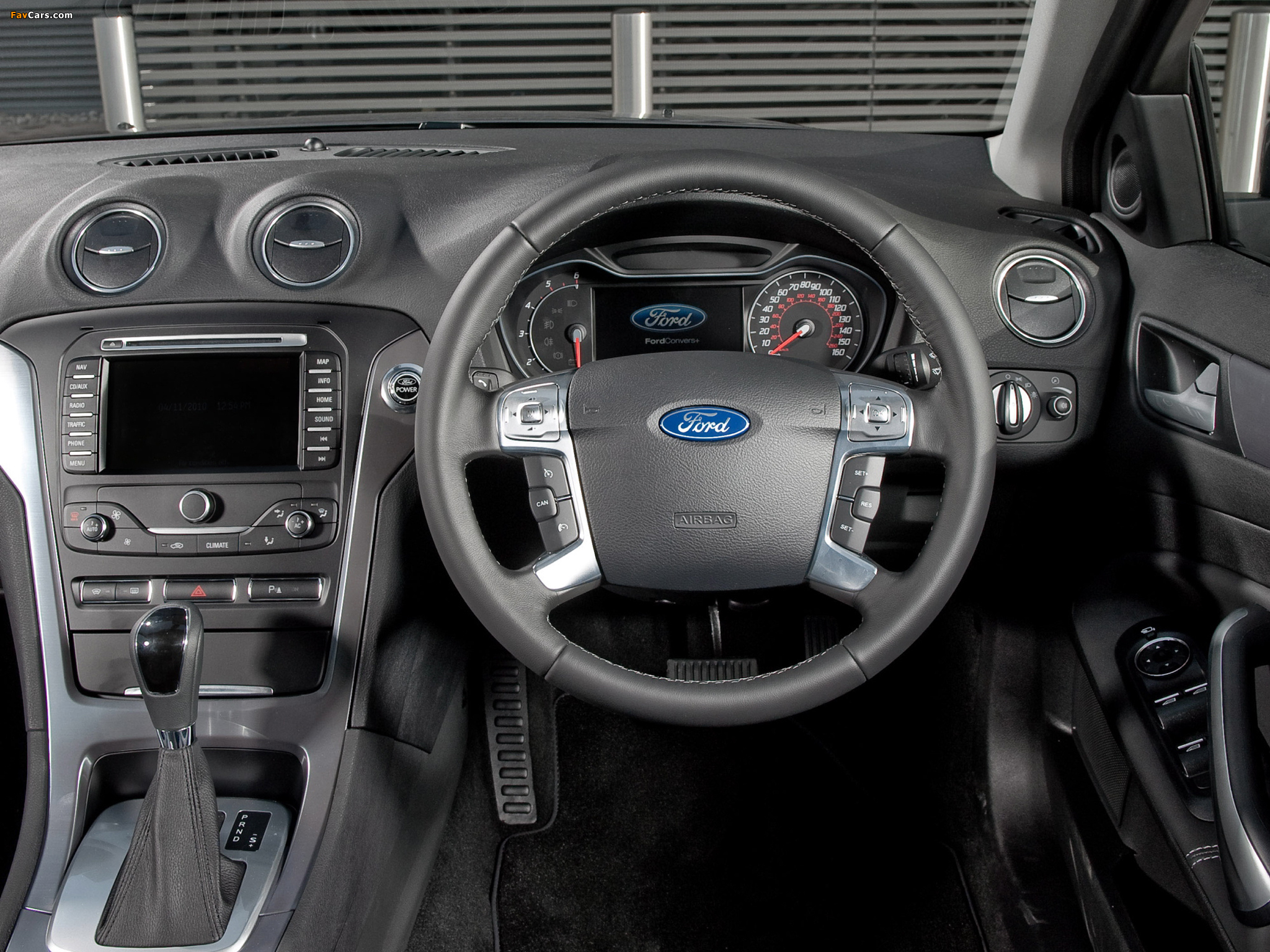 Ford Mondeo Hatchback UK-spec 2010–13 photos (2048 x 1536)