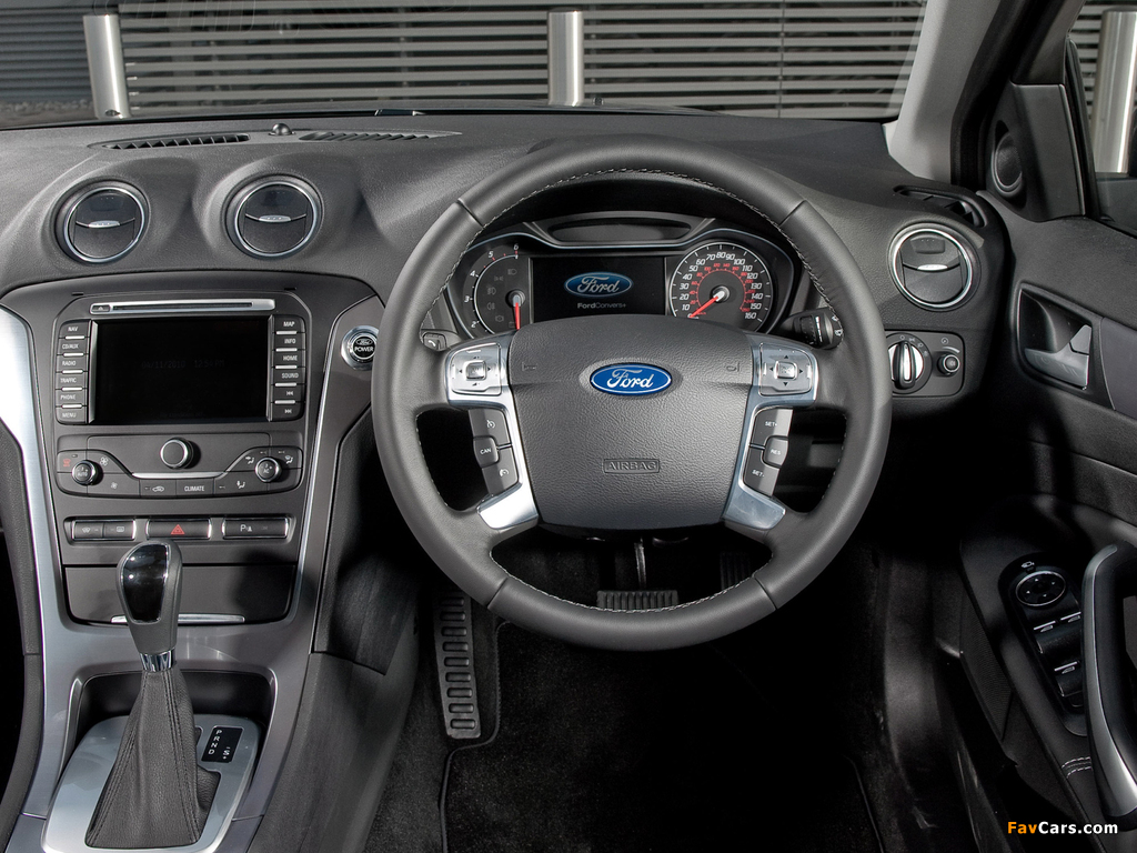 Ford Mondeo Hatchback UK-spec 2010–13 photos (1024 x 768)