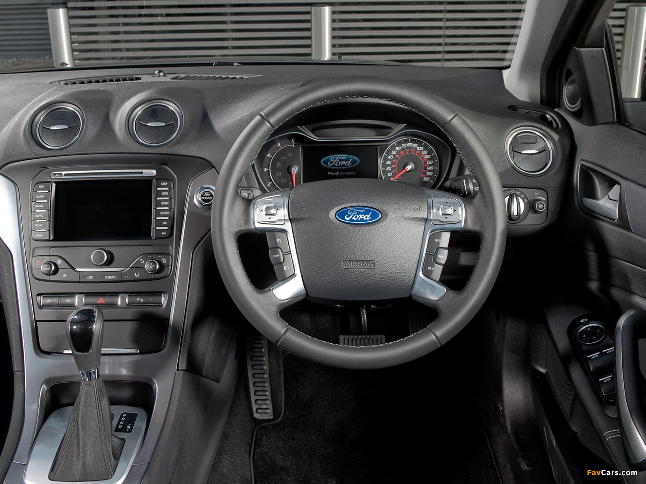 Ford Mondeo Hatchback UK-spec 2010–13 photos (1280 x 960)