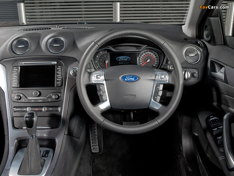 Ford Mondeo Hatchback UK-spec 2010–13 photos (800 x 600)