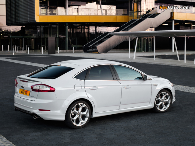 Ford Mondeo Titanium X Hatchback UK-spec 2010–13 photos (640 x 480)