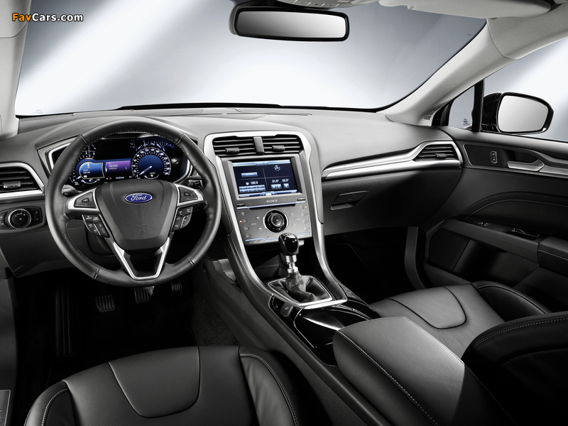 Ford Mondeo Hatchback 2013 images (800 x 600)