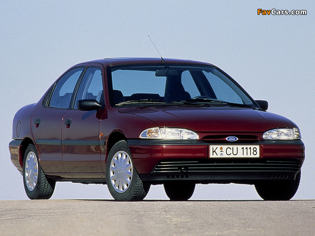 Images of Ford Mondeo Sedan 1993–96 (640 x 480)