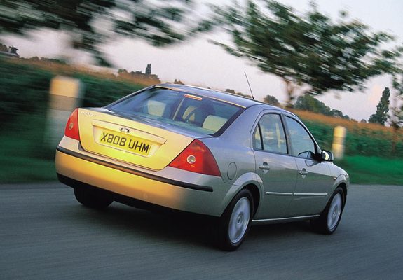 Images of Ford Mondeo Sedan UK-spec 2000–04
