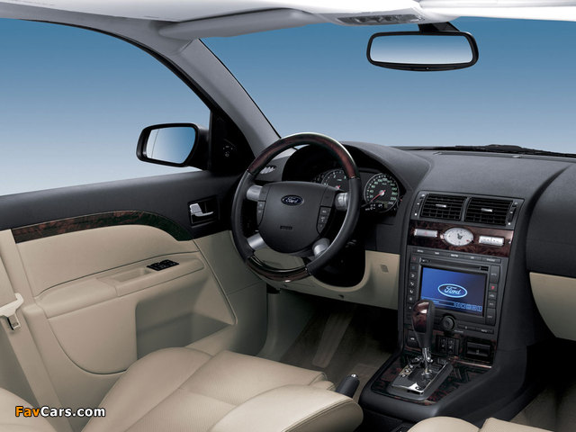 Images of Ford Mondeo Sedan 2000–04 (640 x 480)