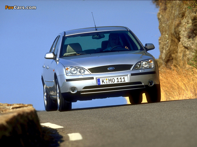 Images of Ford Mondeo Sedan 2000–04 (640 x 480)