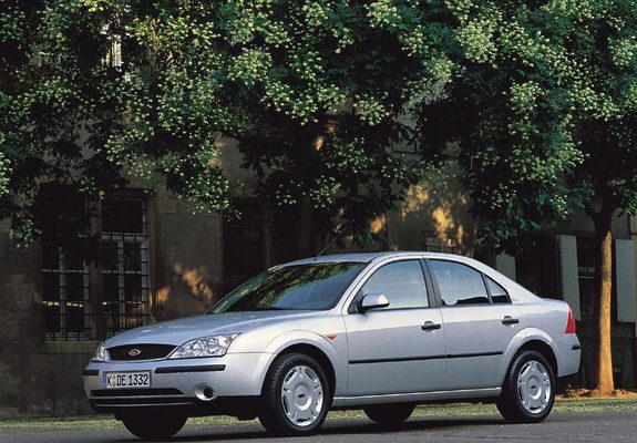 Images of Ford Mondeo Sedan 2000–04