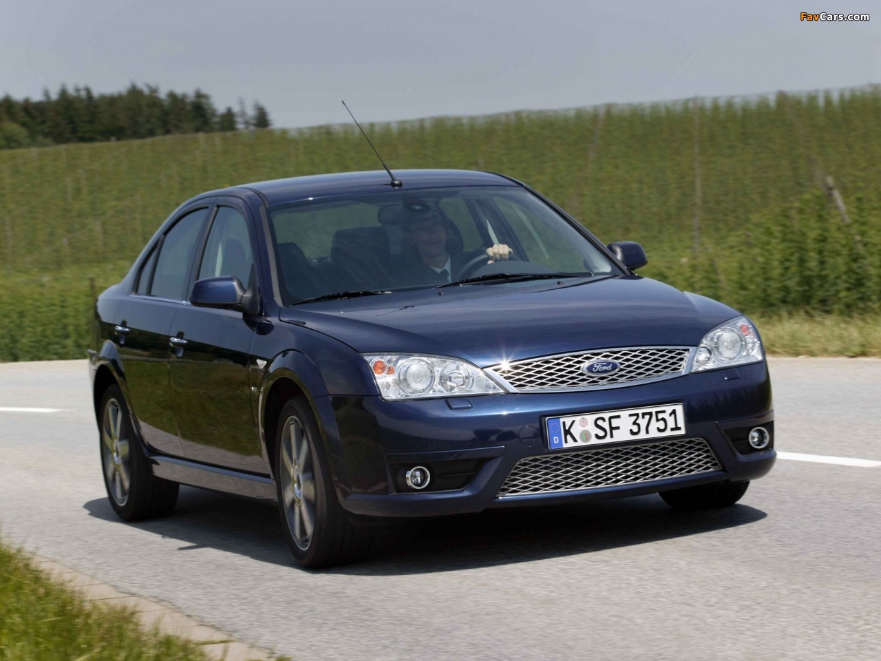 Images of Ford Mondeo Titanium V6 Sedan 2002–04 (1280 x 960)