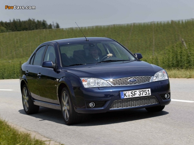 Images of Ford Mondeo Titanium V6 Sedan 2002–04 (640 x 480)