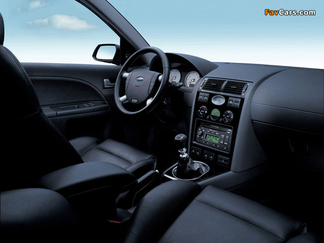 Images of Ford Mondeo ST220 Sedan 2002–04 (640 x 480)