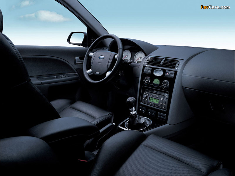 Images of Ford Mondeo ST220 Sedan 2002–04 (800 x 600)