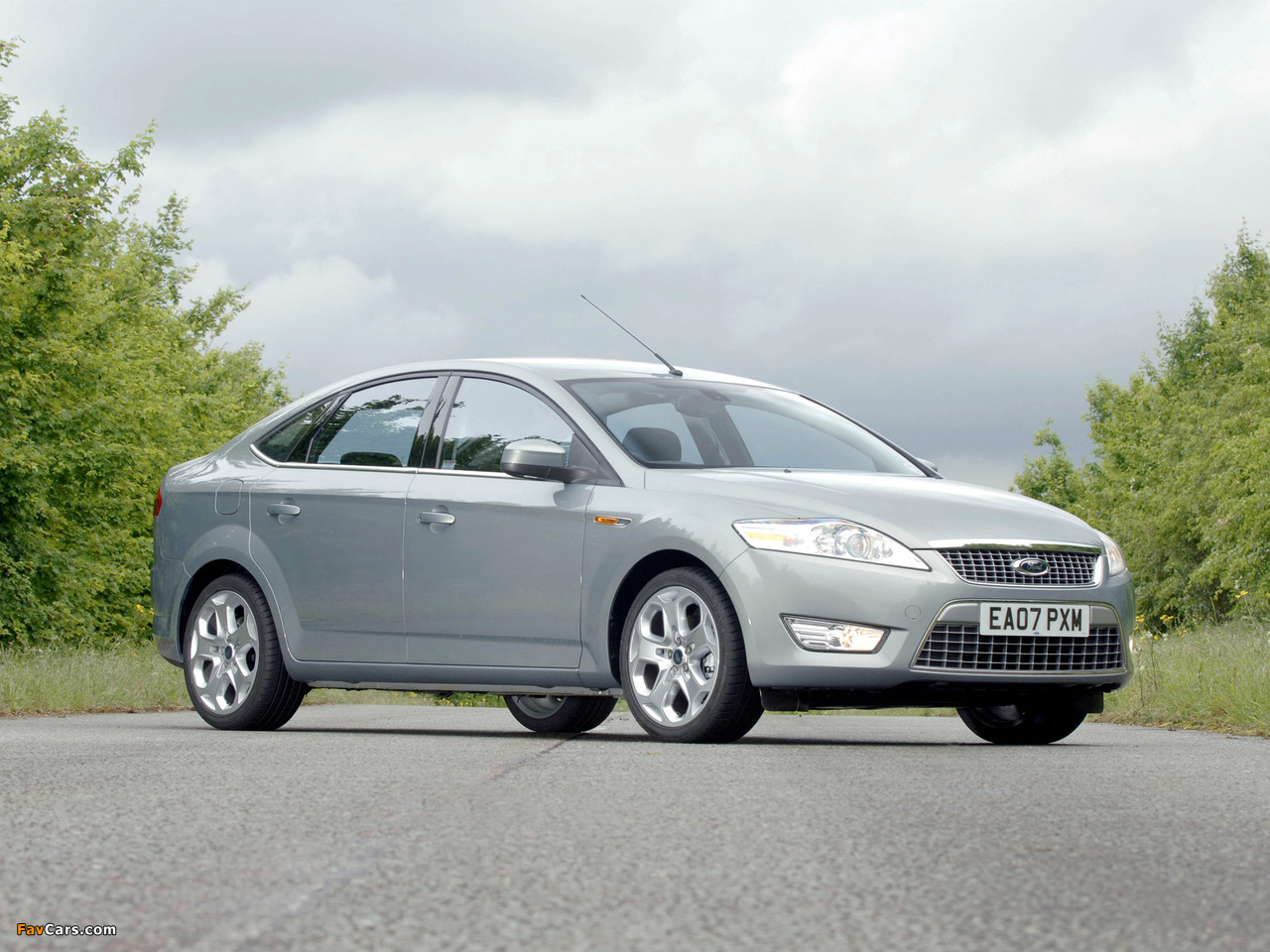 Images of Ford Mondeo Hatchback UK-spec 2007–10 (1280 x 960)