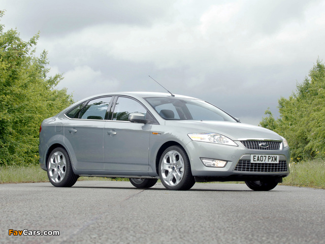 Images of Ford Mondeo Hatchback UK-spec 2007–10 (640 x 480)