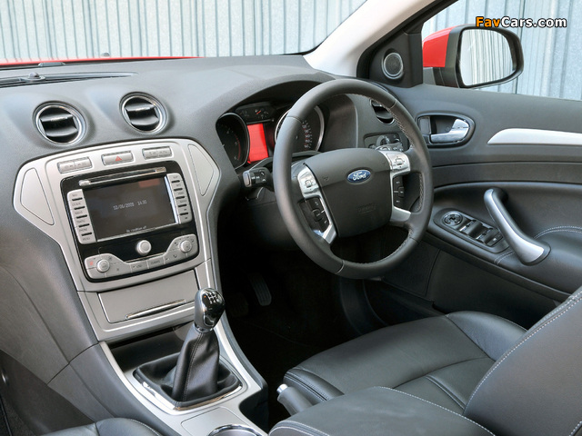 Images of Ford Mondeo Hatchback UK-spec 2007–10 (640 x 480)