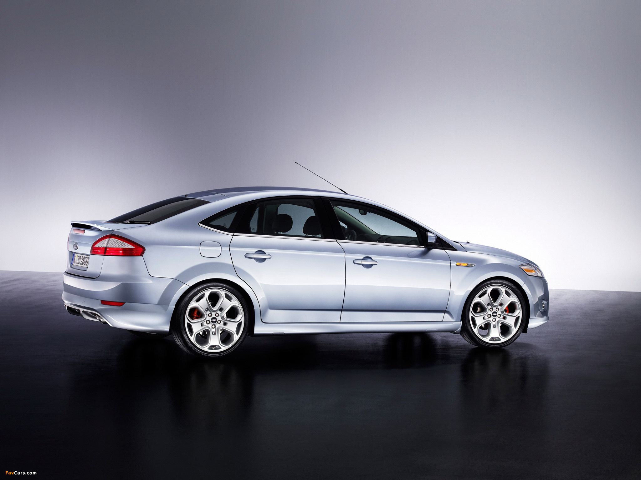 Images of Ford Mondeo Hatchback 2007–10 (2048 x 1536)