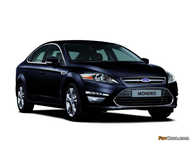 Images of Ford Mondeo Hatchback UK-spec 2010–13 (640 x 480)