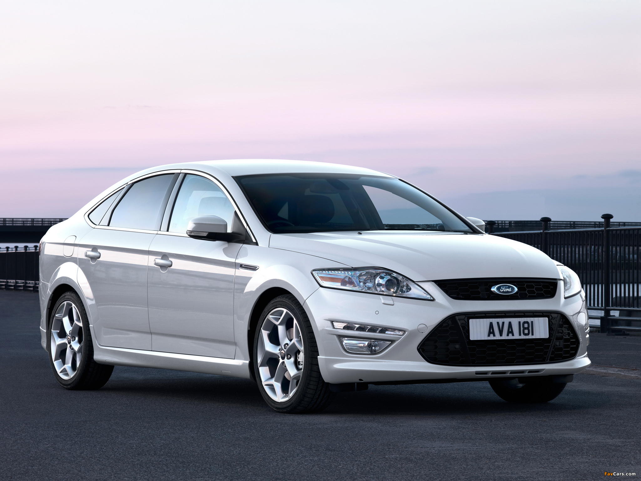 Images of Ford Mondeo Titanium X Hatchback UK-spec 2010–13 (2048 x 1536)