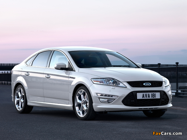 Images of Ford Mondeo Titanium X Hatchback UK-spec 2010–13 (640 x 480)