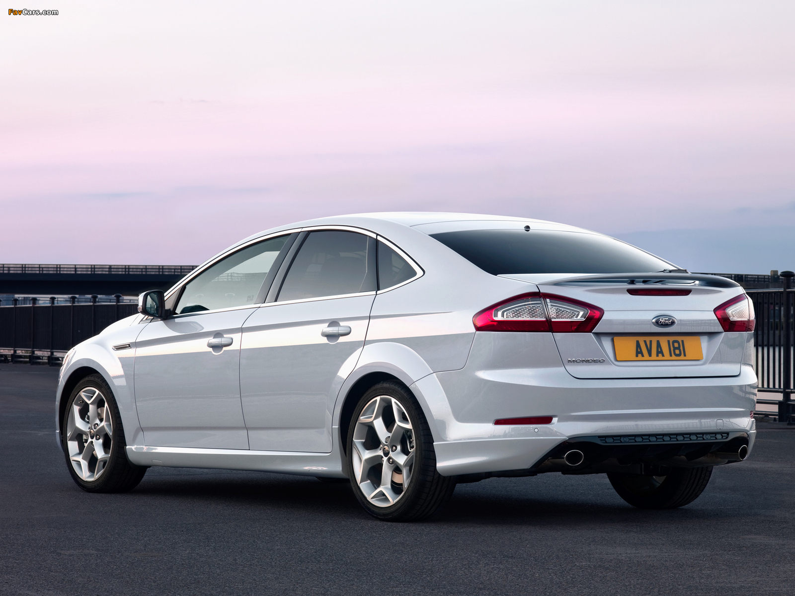 Images of Ford Mondeo Titanium X Hatchback UK-spec 2010–13 (1600 x 1200)