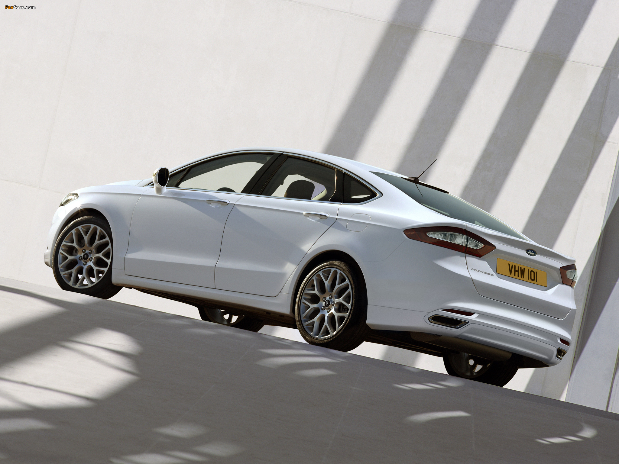 Images of Ford Mondeo Sedan 2013 (2048 x 1536)