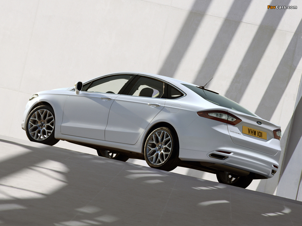 Images of Ford Mondeo Sedan 2013 (1024 x 768)