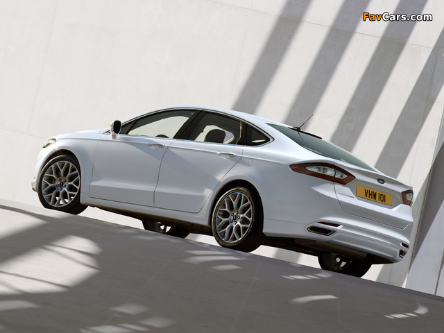 Images of Ford Mondeo Sedan 2013 (640 x 480)