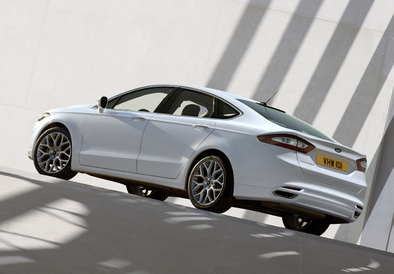 Images of Ford Mondeo Sedan 2013
