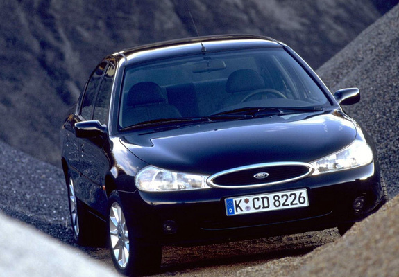 Photos of Ford Mondeo Sedan 1996–2000