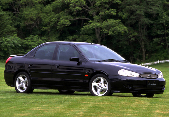 Photos of Ford Mondeo Sedan JP-spec 1996–2000