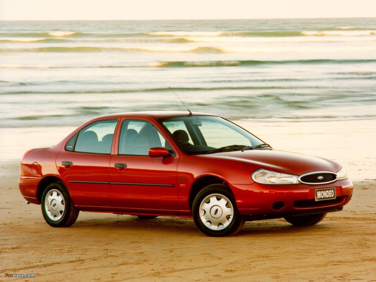 Photos of Ford Mondeo Sedan UK-spec 1996–2000 (1280 x 960)